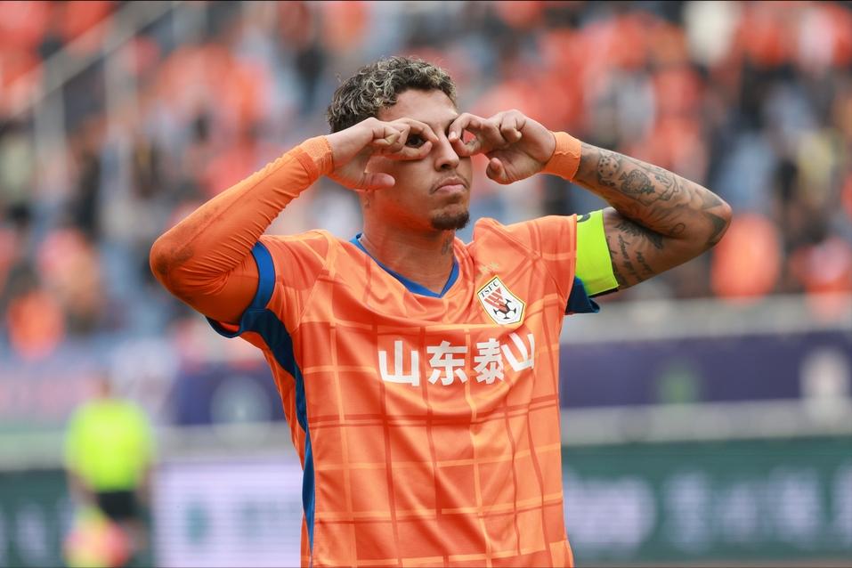 78球，山东队史第三！山东泰山客场5比1大胜武汉三镇，克雷桑打进一球。这是克雷