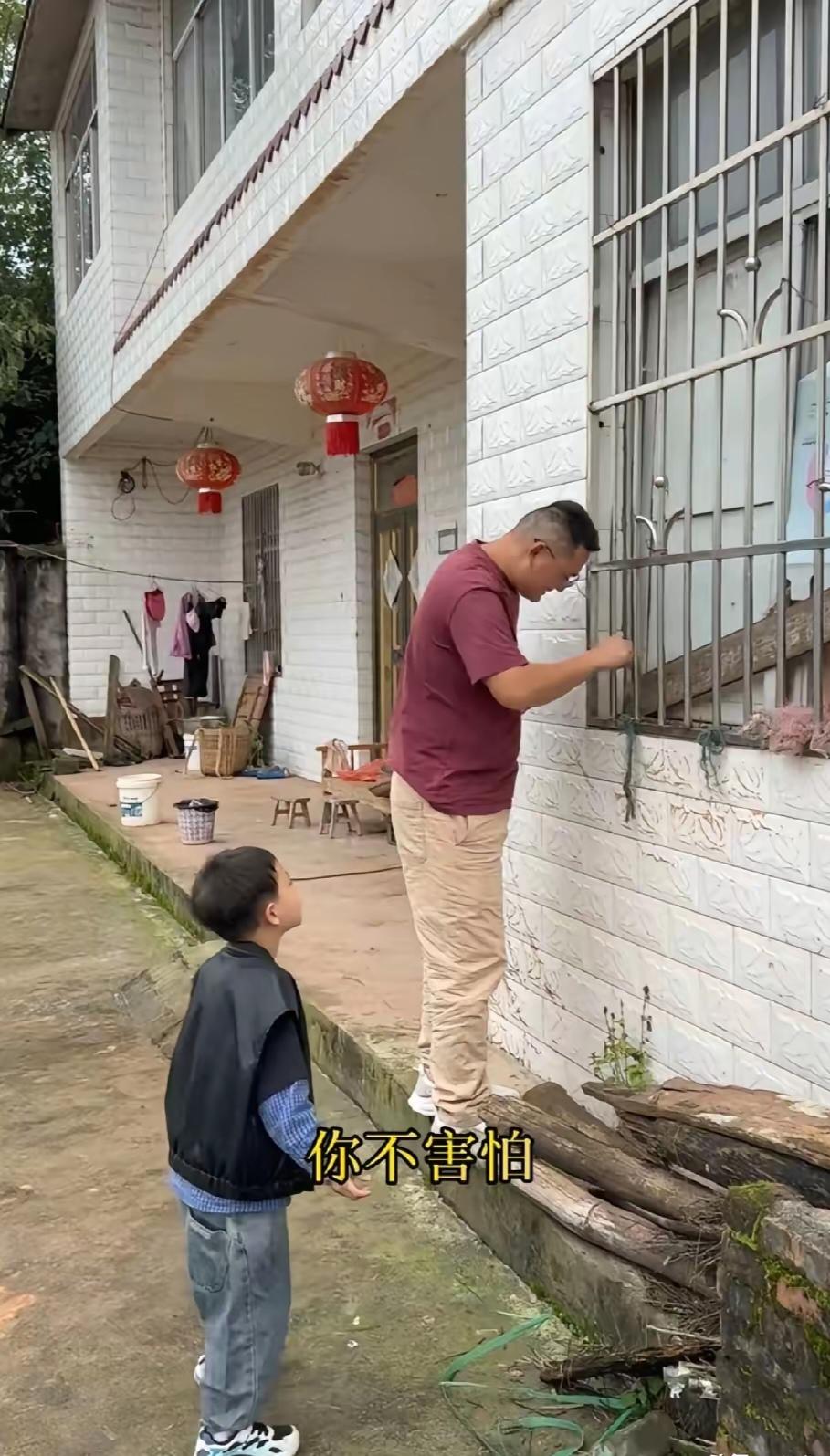 别的不说，小二娃没有去抢小妹儿的小周周，一直都关心着小周周的。最近与小妹儿闹着