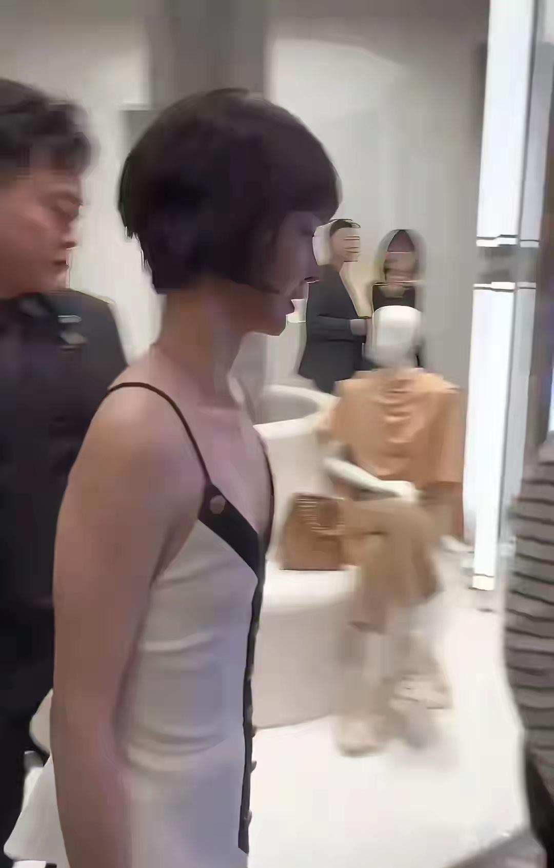 身边真的没有说真的话的人了吗？不是她脸型的问题，也不是她发型的问题，而是她的身