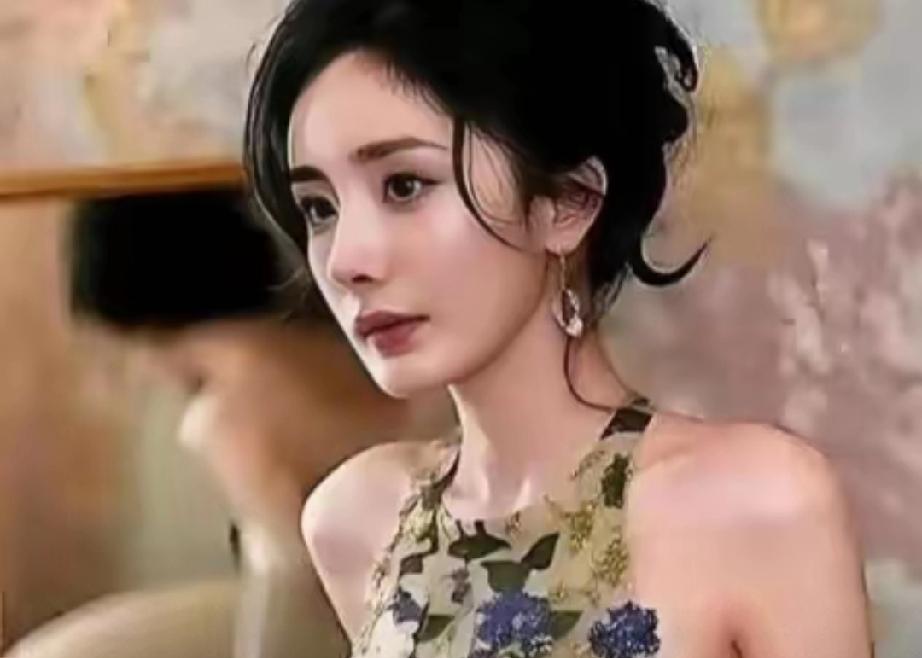 杨幂，颜值与话题度齐飞的女神，可不是没人“馋”她身子，而是她的优秀自带“威慑力”