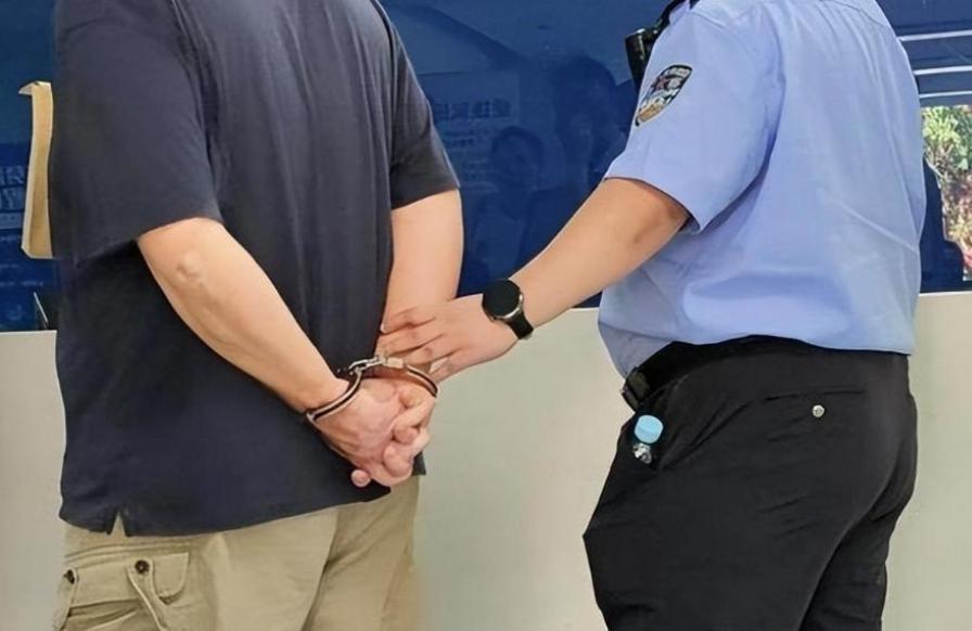 三年、五年、七年、十年，很多人想不通：背叛国家，为什么只判那么轻？对付这些人，就