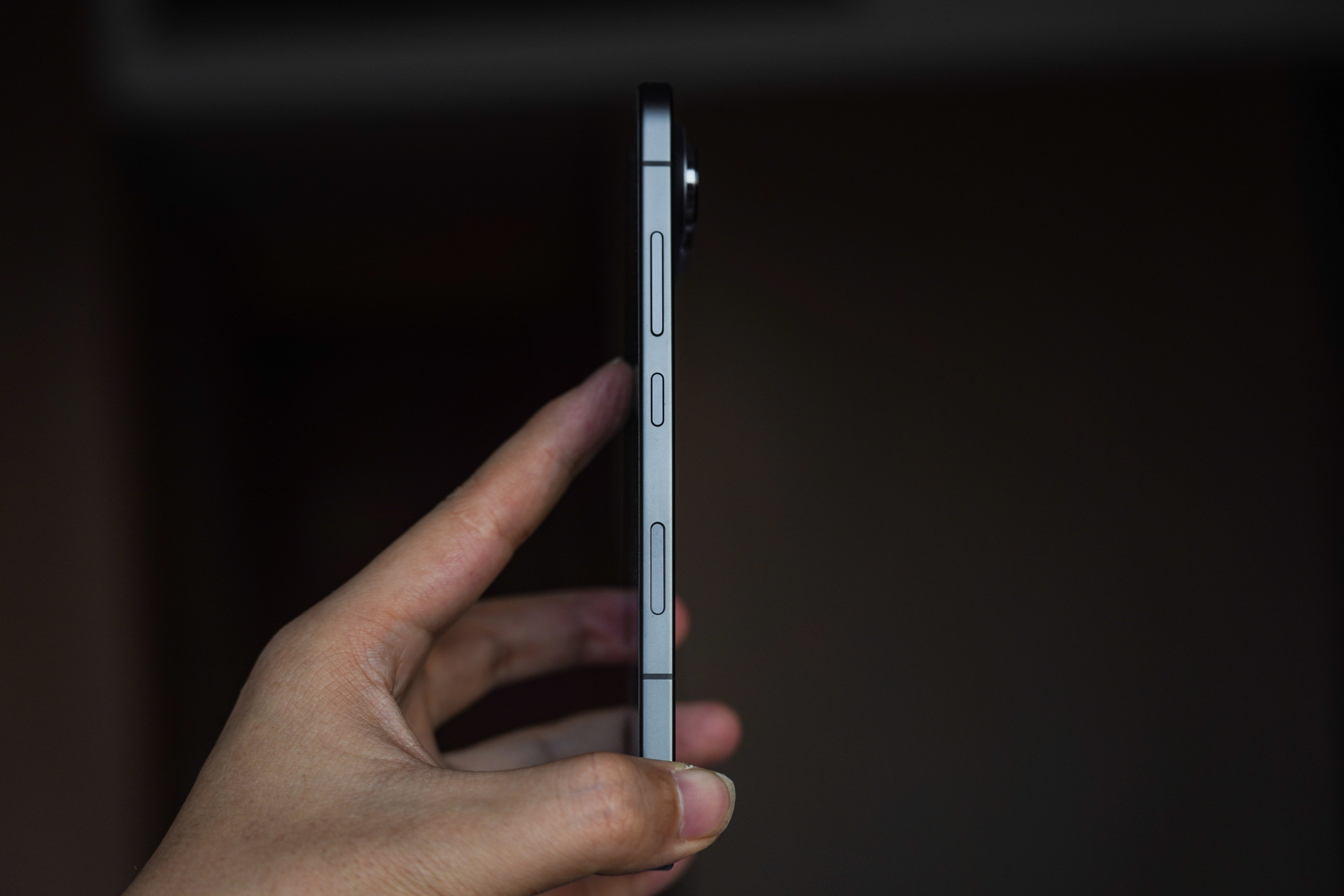 荣耀Magic8ProAir这机器真的很薄！手感可以用爱不释手来形容了！关键