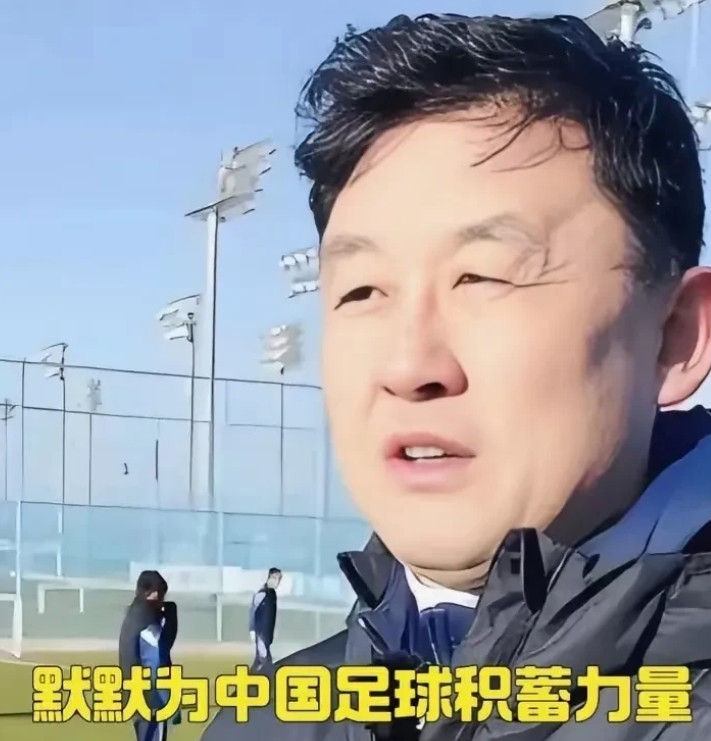 刚瞧了下，孙继海办的学校是这样的：只要你退出，签协议表明是为了身体原因不再踢球，