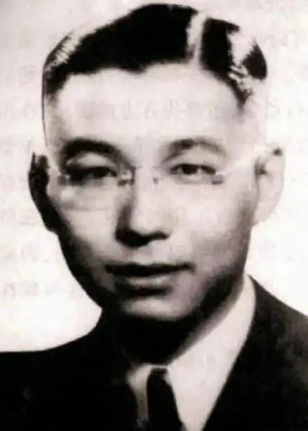 1941年秋的一天，重庆国民党军统局机要室经济秘书邓葆光到档案室查阅资料，无意间