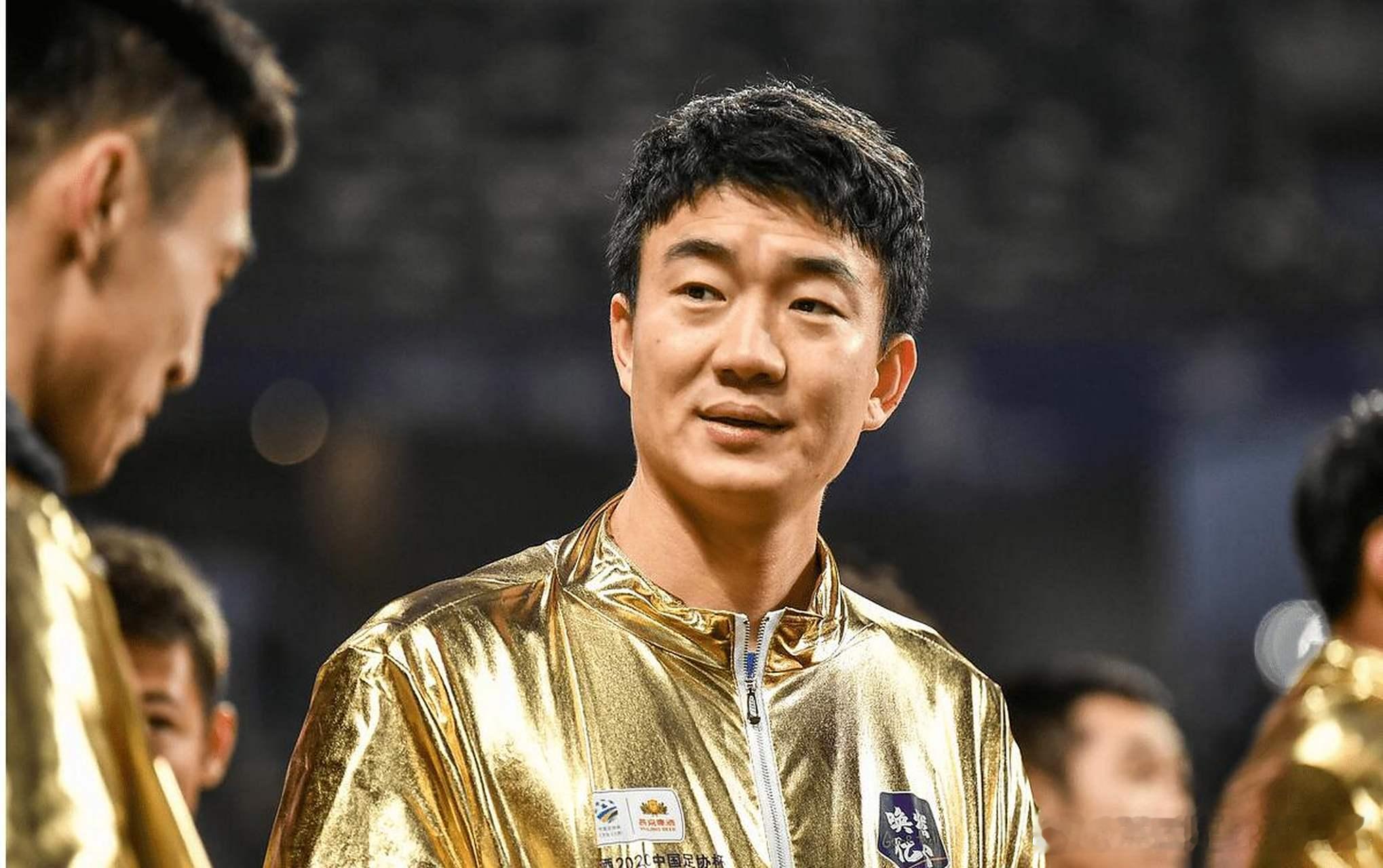 澎湃新闻：戴琳欠潘硕钱不还并非个例，尤其是上海、山东两地足球圈对于戴琳这些年的借