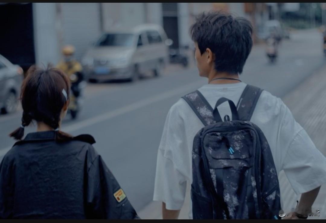 长春，一对情侣去参加聚会，双方发生了口角，同桌的蔺某执意要送黄女士回去。到了小区