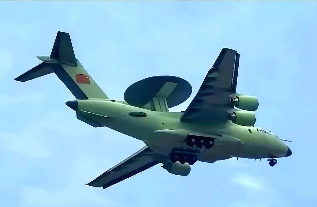 空警3000是以运20为平台的中国新一代大型战略预警机，采用自主涡扇20发动机，