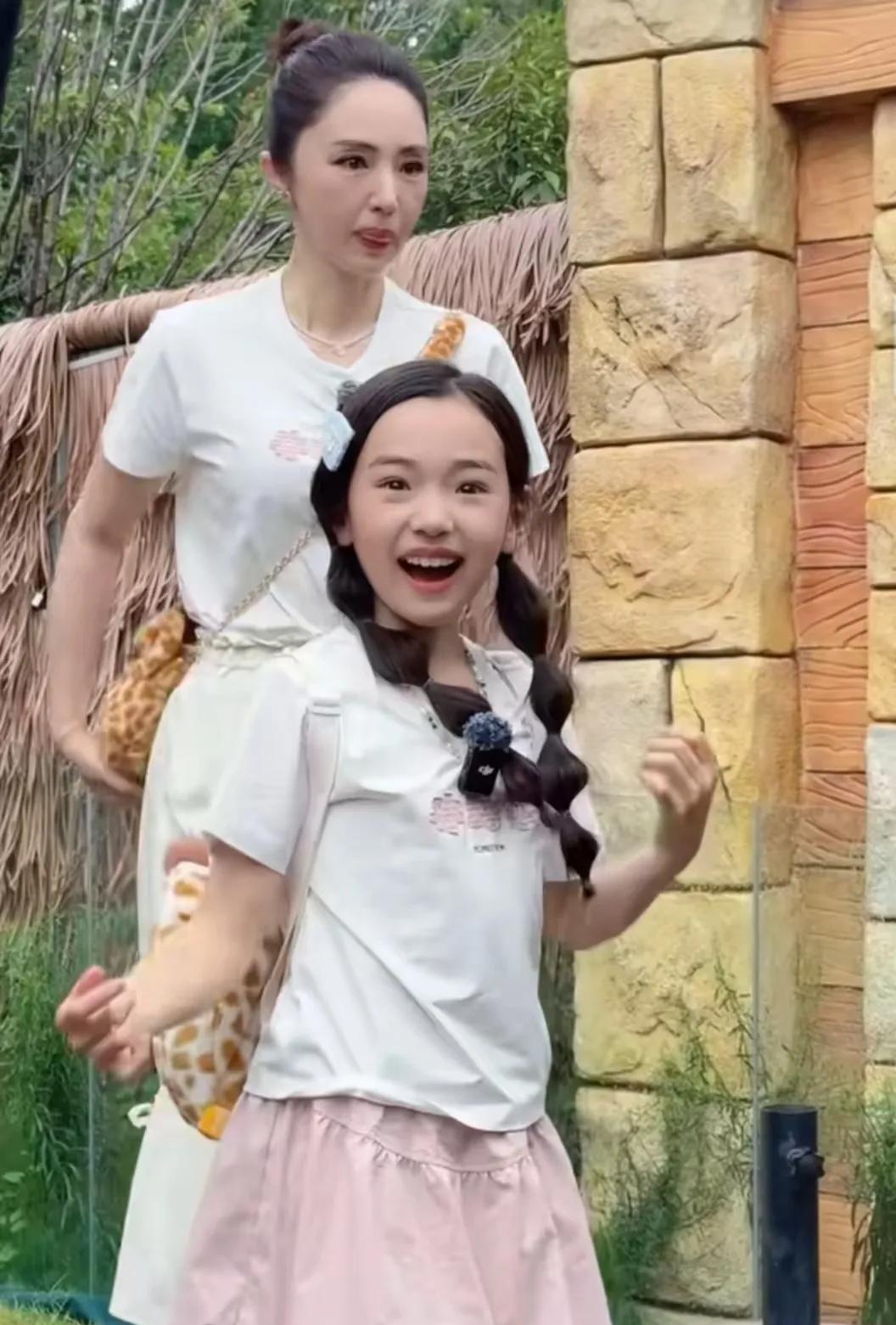 替张维伊感到不值！真心质疑董璇为何再婚？其实不得不承认董璇再婚后一点没疏忽于
