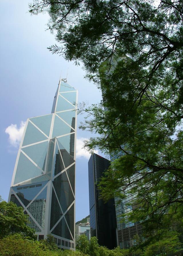 中银大厦为何是香港最经典的摩天大楼中银大厦的诞生是个大手笔。1982年，香港中