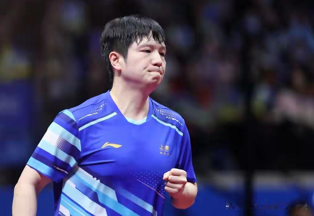 小胖头会师男单决赛！第15届全运会乒乓球成年组男单半决赛全部结束。小胖樊振东在1