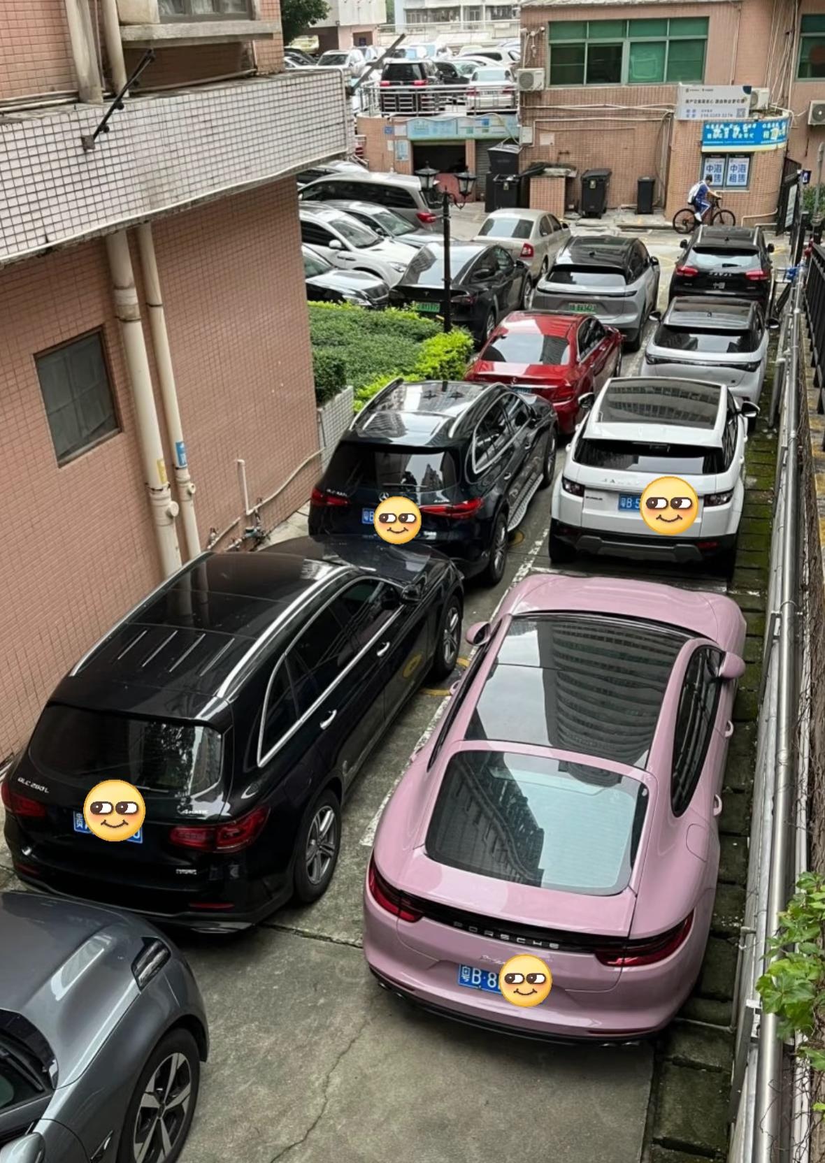 深圳僵尸车确实多我住的地方也住了一年多了，有的车落了一大层厚灰，一年都没开过[