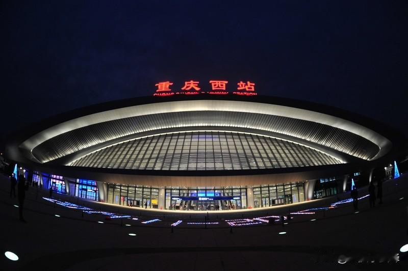重庆绝对是旅游好去处！这次去重庆，才懂网上说的一点不夸张。下高铁在重庆西站，出租