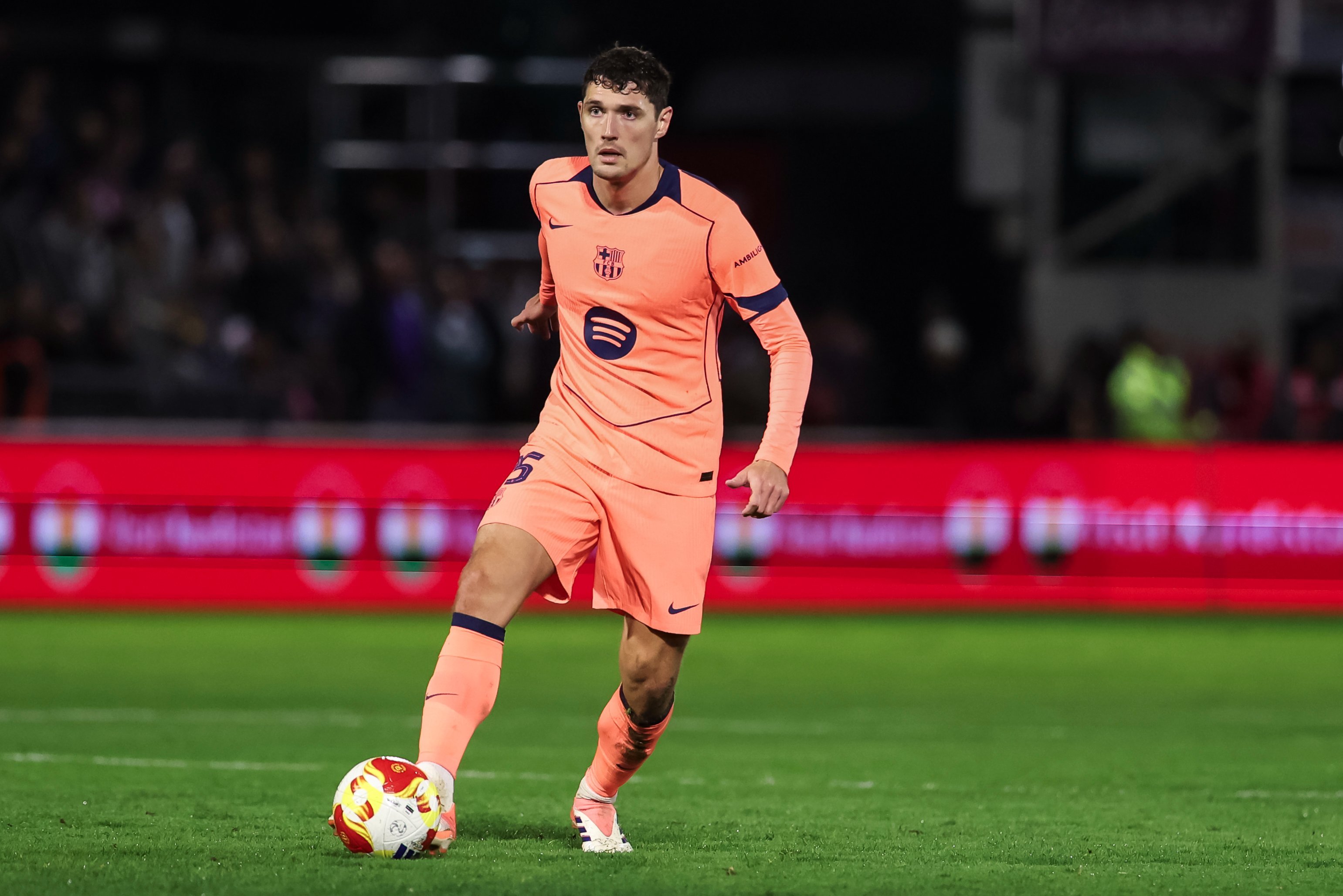 TV3：得知克里斯滕森的伤势严重后，拉波尔塔立即高调宣布他想与克里斯滕森续约。