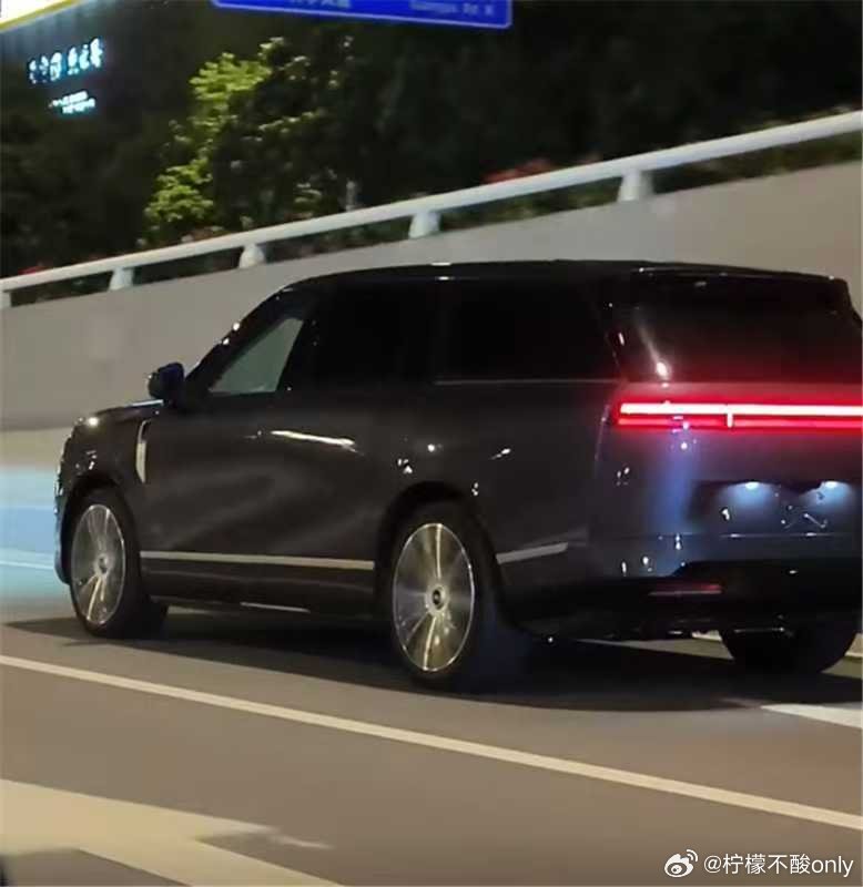 卧槽！全裸出镜了！小鹏GX实车路跑被拍按照官方信息，5月内上市，手握钞票的朋友准