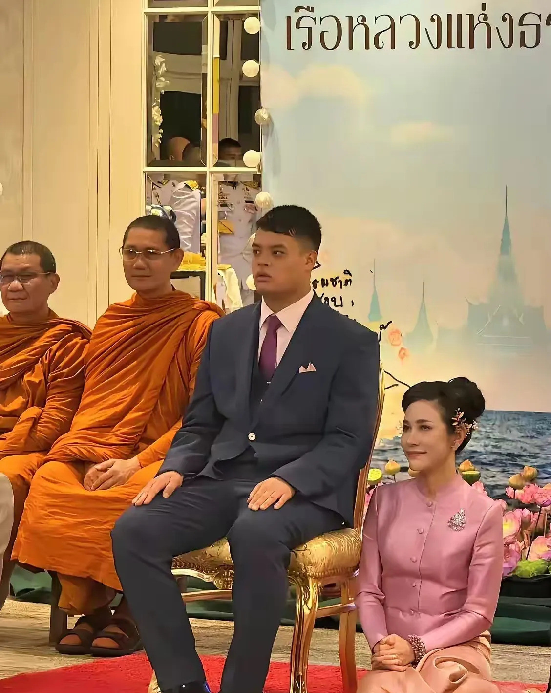 贵妃出宫是奉旨照顾王子---惊天