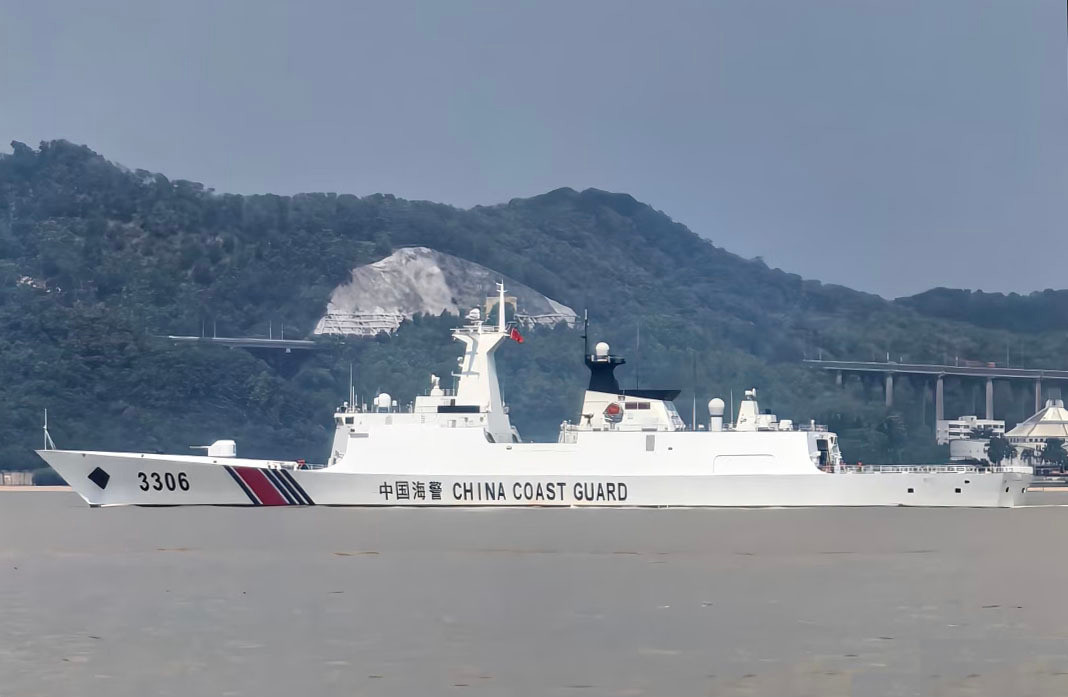 海警3306舰，时间不详——3306舰此刻正在黄岩岛巡航值守。​​​