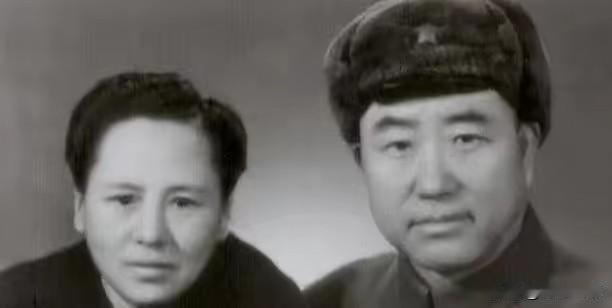 1950年，36军军长刘万春接到通知到北京参加会议，可是刚下车，就看到几名全