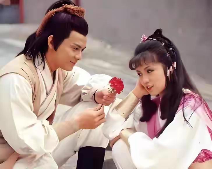 郭靖死后黄蓉成了谁的夫人？把三个孩子名字倒念，金庸的伏笔太戳心郭靖黄蓉守襄