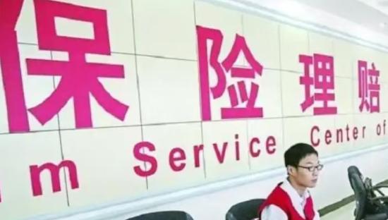 离车险到期明明还有三十天，业务员的电话就跟闹钟一样准时，今天送洗车券，明天送保养