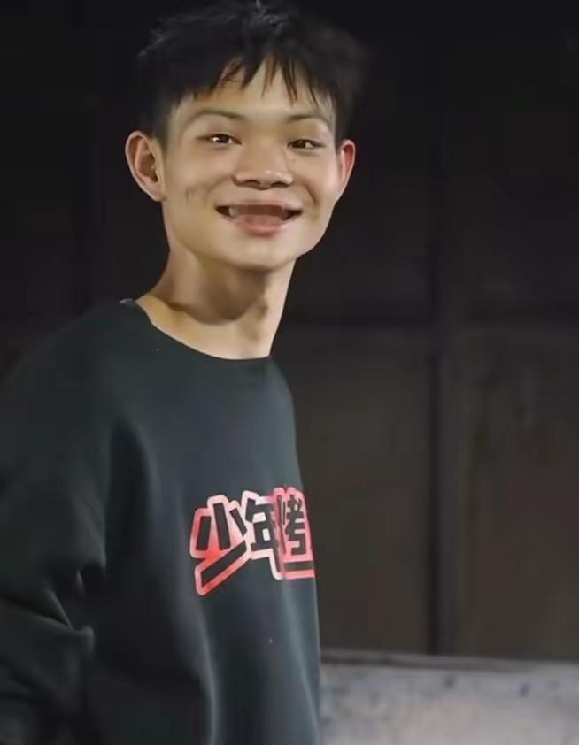 该醒醒了！16岁的烤鸡少年。这是能不能用肉宝王的事儿吗？他还是太年轻，想得太简单