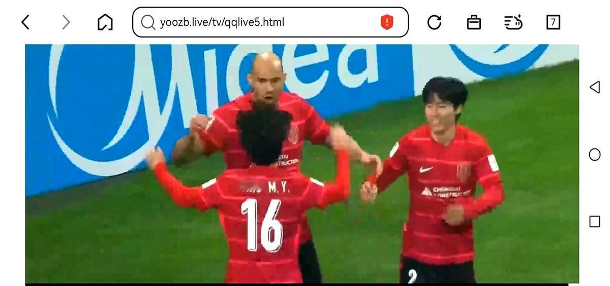 成都蓉城顽强战平日本广岛三箭，球队战斗精神远强于上海海港。蓉城队员们用身体去封