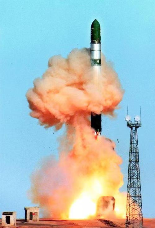 太不容易了！俄罗斯终于在5月12日成功试射了最新型的“萨尔马特”重型液体洲际弹道