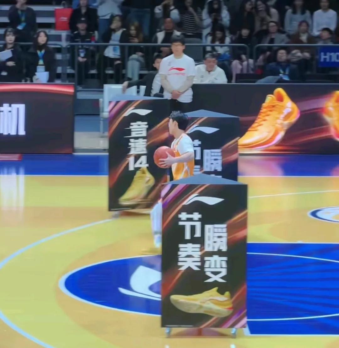 全明星技巧赛不知是那个鸟人发明这样搞的，毫无实质感，你说徐杰三分那么准还晋不了