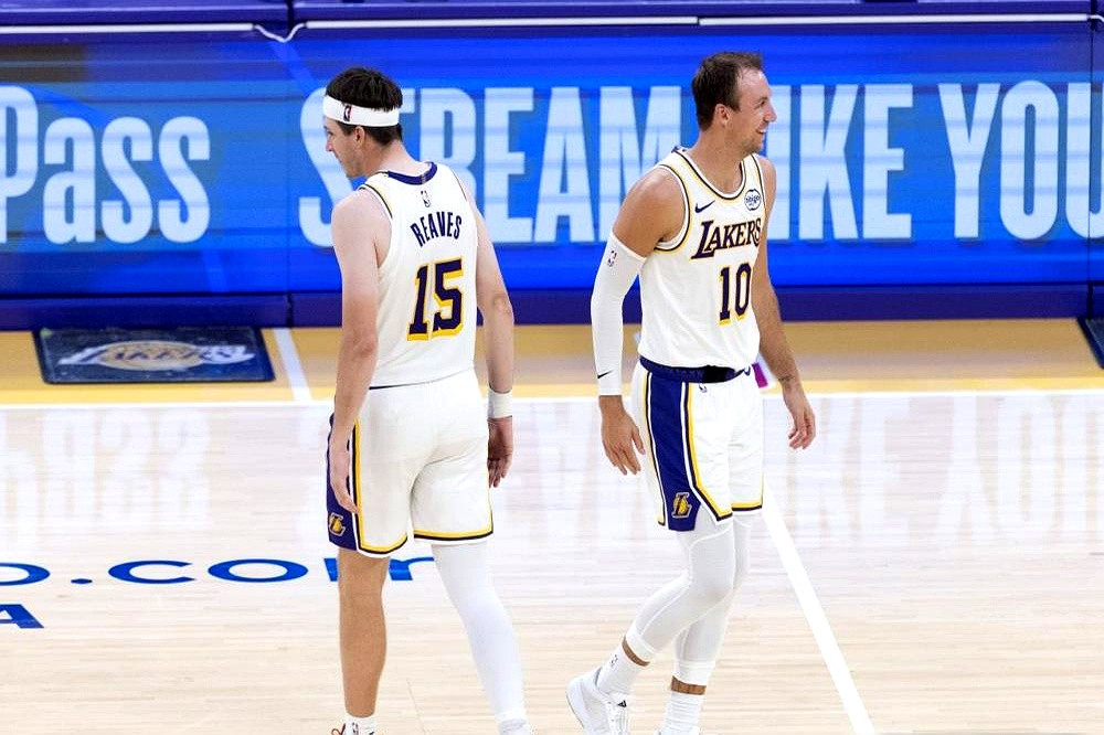 安东尼·戴维斯要个中锋搭档，这要求过分吗？他不想再一个人扛五号...