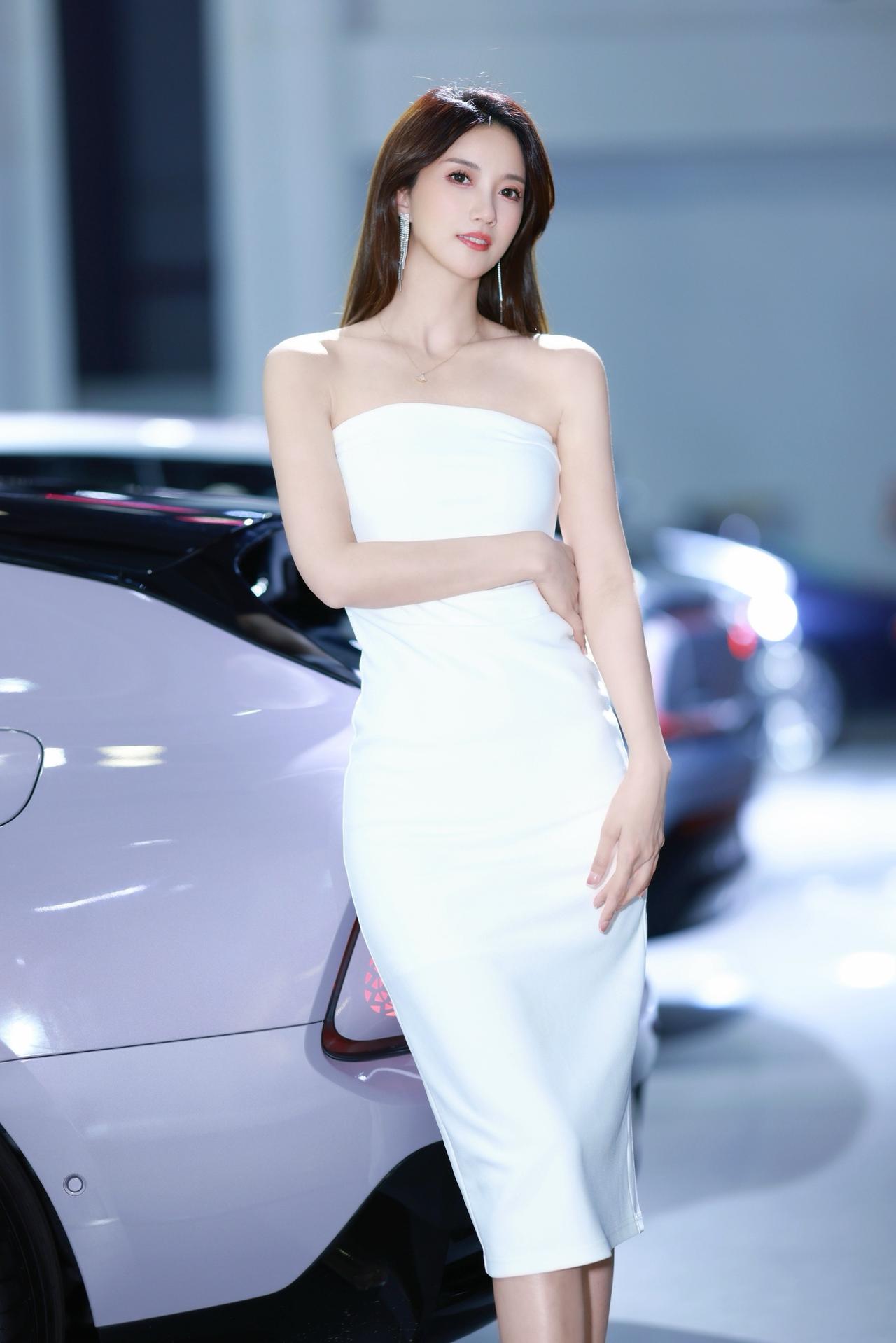 今天发车展图@林以萱.萱妮丝萱妮丝式优雅