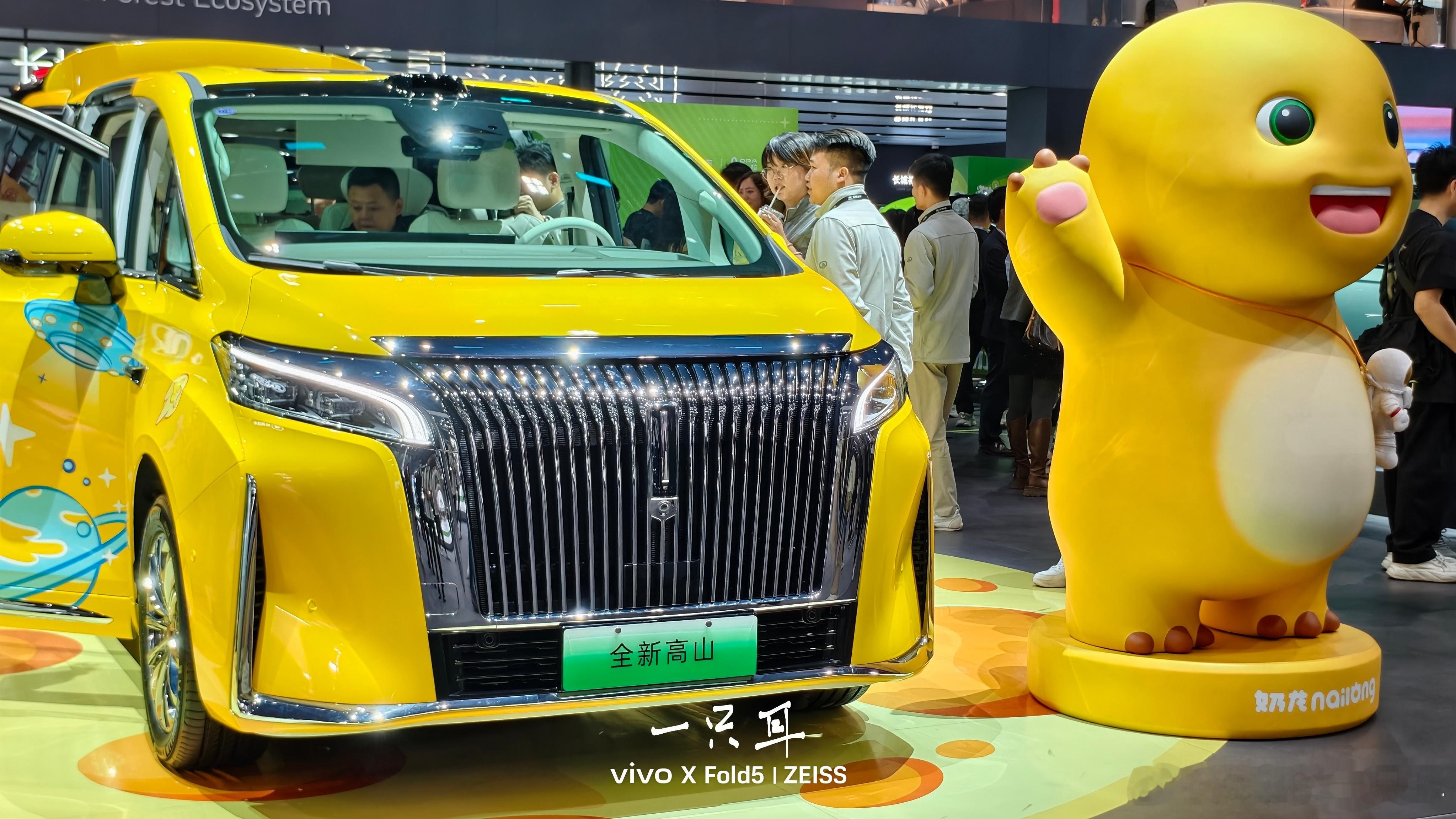 魏牌在上这会有点吃亏。因为这次发布的内容在静态看不出来——长城VLA即将首搭魏