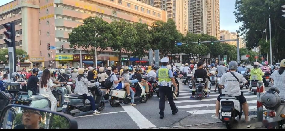 湛江市区电动车🛵挺多的，这也是来湛江的外地人对湛江的主要印象。湛江市民为什么喜