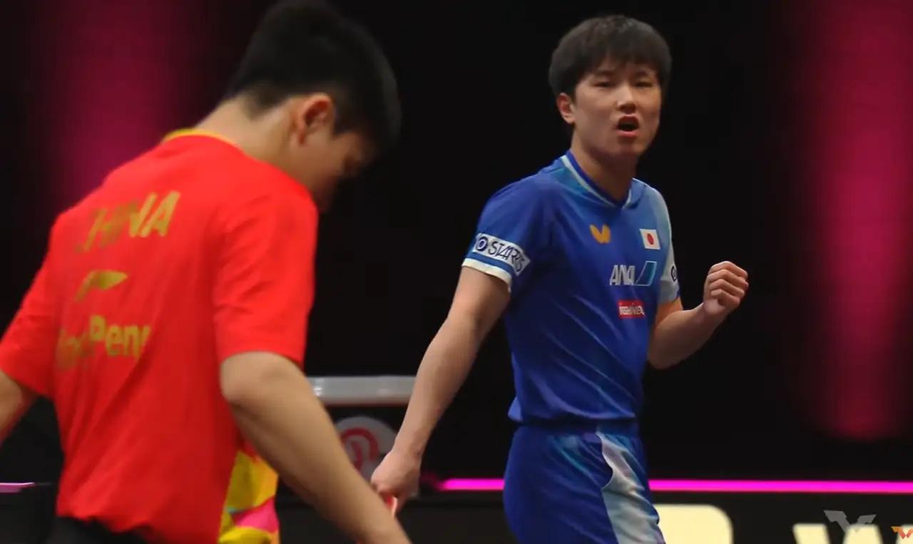 向鹏输张本：邓亚萍点出3个输球细节首先第一点，进入了张本的节奏，向鹏自己节奏