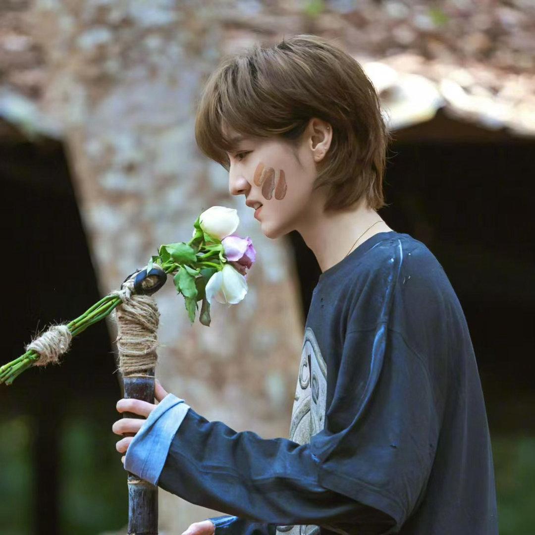 五哈只有王勉受伤的世界达成了哈哈哈哈哈鹿晗一套“小发雷霆”连招打出来，旁边的人