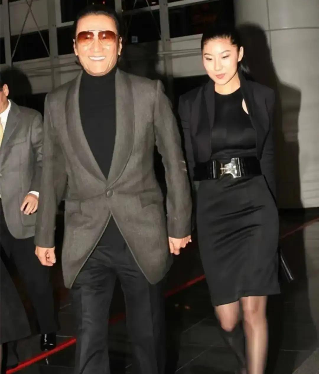 2025年底这事儿闹得沸沸扬扬！消失七年多的Coco突然在短视频平台冒头，身材圆