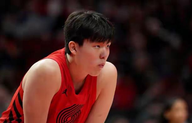 下面是一条关于开拓者新星杨瀚森的重磅消息！今天开拓者官方宣布，球队将新秀杨瀚