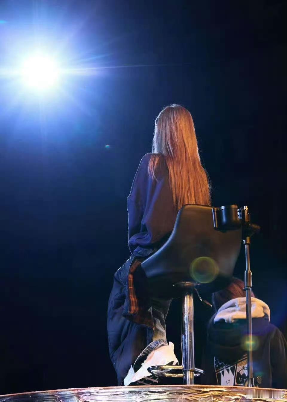 隔屏沦陷，王心凌的演唱会舞台太会了我的目光刚落在王心凌演唱会的画面上，便瞬