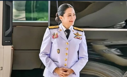 佩通坦还有翻盘的机会吗？仅仅上任文化部长三天，佩通坦就已身陷停职风波。她神情憔