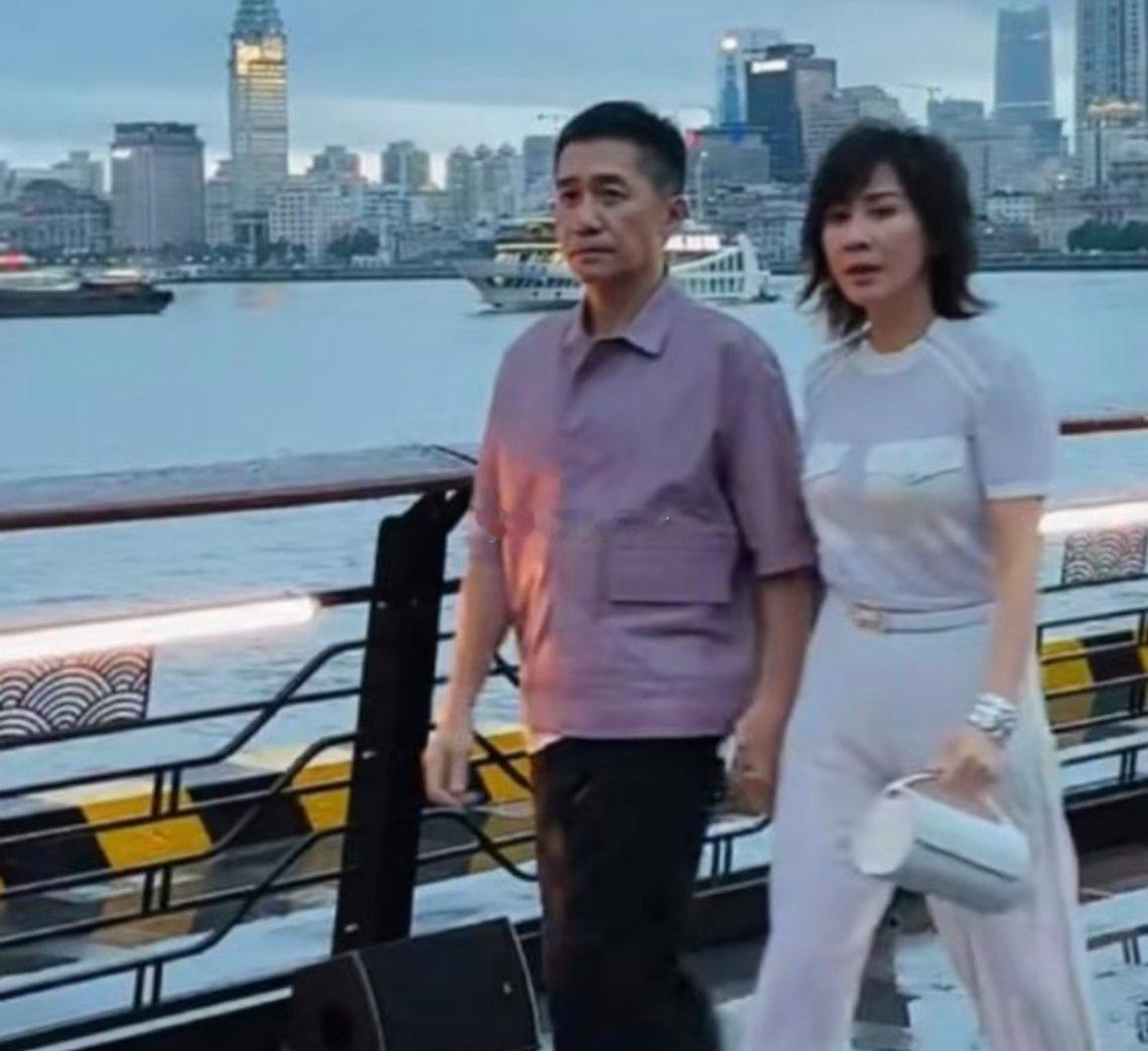 怪不得梁朝伟爱了她这么多年，真人确实绝美。