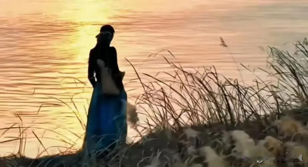 非常现实的一段话：“离了婚的女人就剩下三条路，没有一条路好走的。第一条路复婚，你