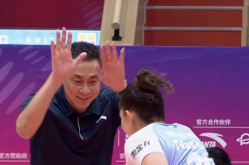 陈方指导不能下课！天津女排是本赛季唯一击败过上海和江苏女排的队伍，也是仅凭一套