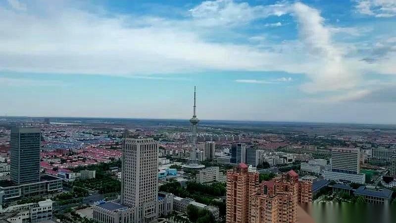 电话那头，我表姐声音压得贼低：“弟，我那三十万存款到期了，想从工行取出来，转到东