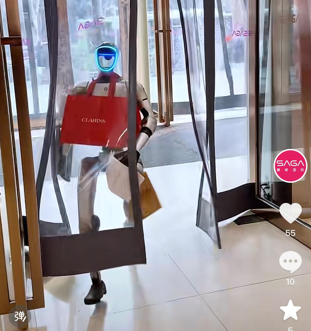 西安赛格国际这几天起猛了，在西安把势扎美了，在车库与营业厅到处是机器人！车库里