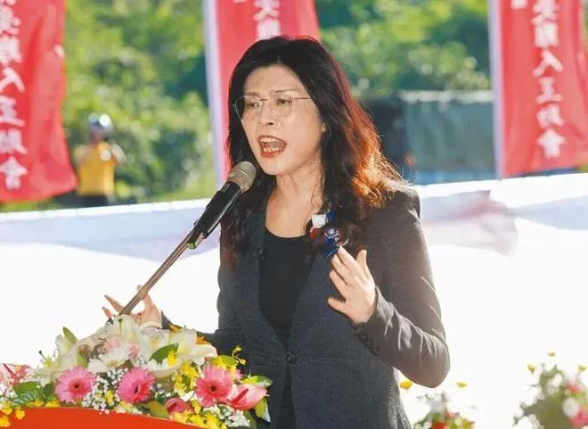 郑丽文真的不一样，让美国人乖乖就范。老美的在台据点AIT想约谈郑丽文，岛内媒体