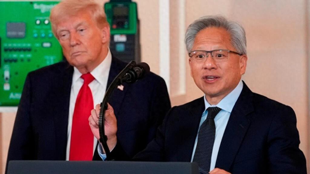 中国不买英伟达高端芯片，美国先急了，想用满血芯片打开中国市场《亚洲时报》11