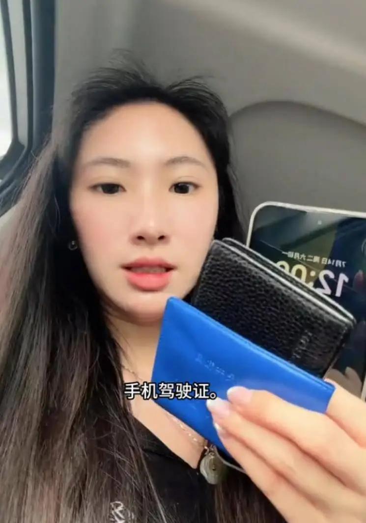 为她点赞！广州一女子打车遇惊魂一幕，司机虚弱发问能否开高速，她的冷静操作挽救了两