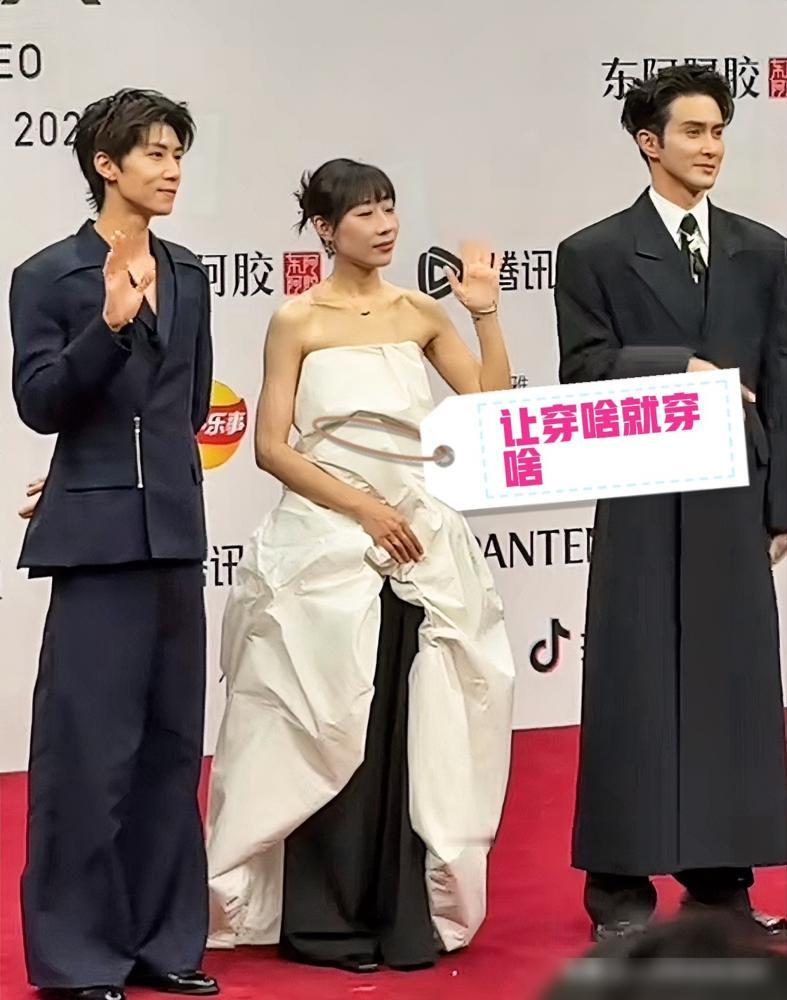 好多人吐槽，​任素汐颜值一般，​但架不住人家就有这么个致胜法宝，那就是，