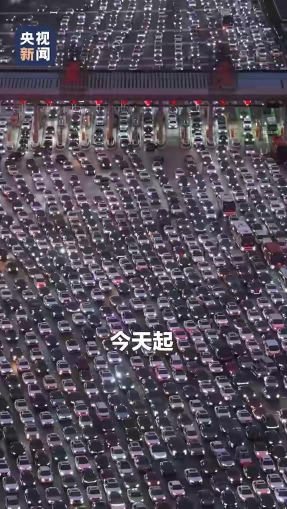 国庆中秋长假最后一天，苏皖省界的吴庄收费站拥堵上了热搜。这可是国内目前最大的收费