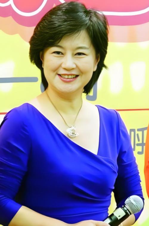 1999年，鞠萍向丈夫提出了离婚，丈夫同意离婚，却让她二选一，孩子和财产只能带走