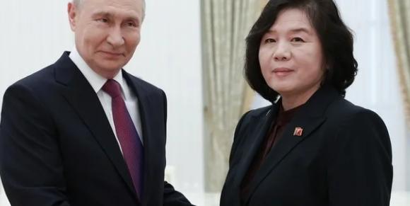 中国养出白眼狼了？普京公开感谢朝鲜出兵，俄罗斯直接翻脸不再支持半岛无核化，平壤街