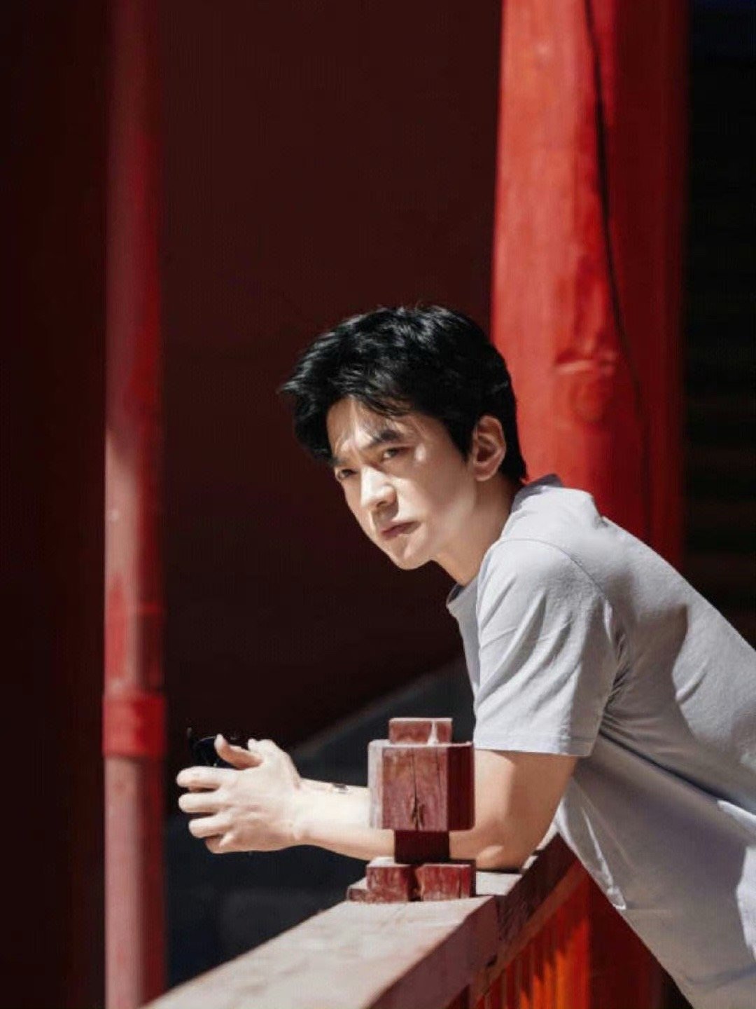 看李健的访谈，觉得真的是一个很清醒独立的人，对每个人都保持尊重和温柔。1、孩子是